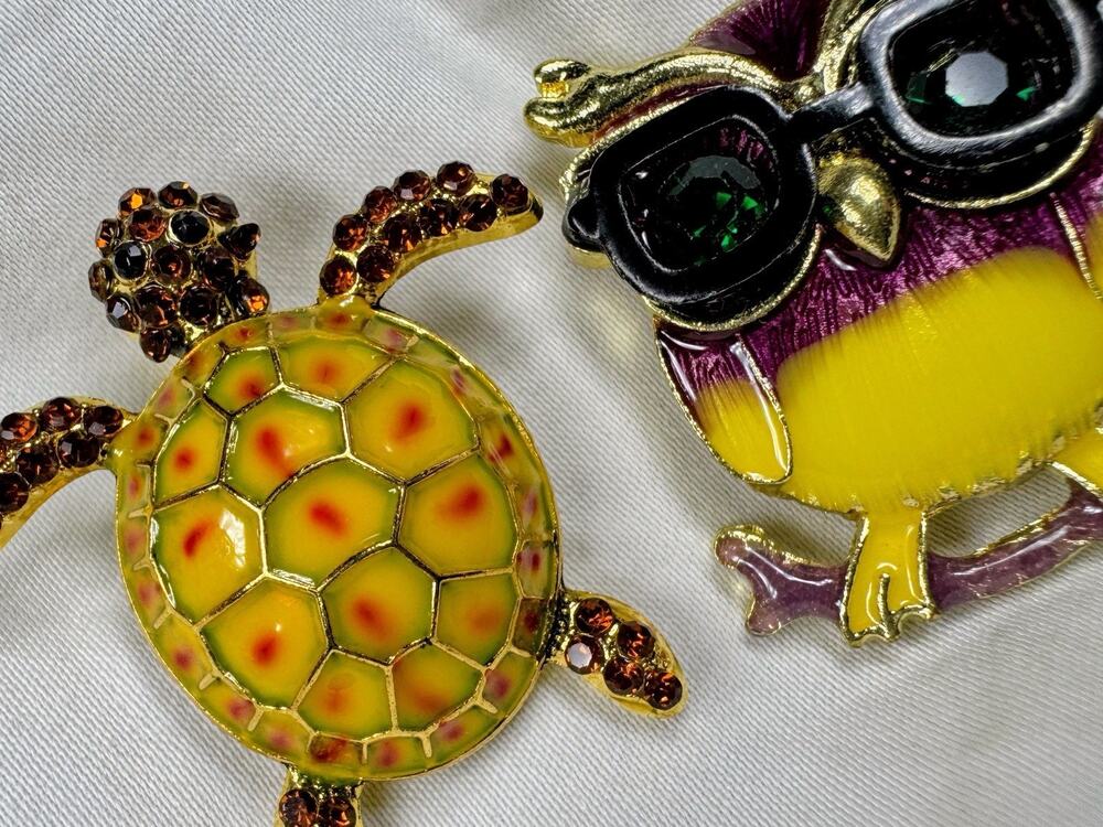 Owl & Turtle Brooch Metal Pins Set of 2 Enamel Rhinestone Gold Tone Animal New